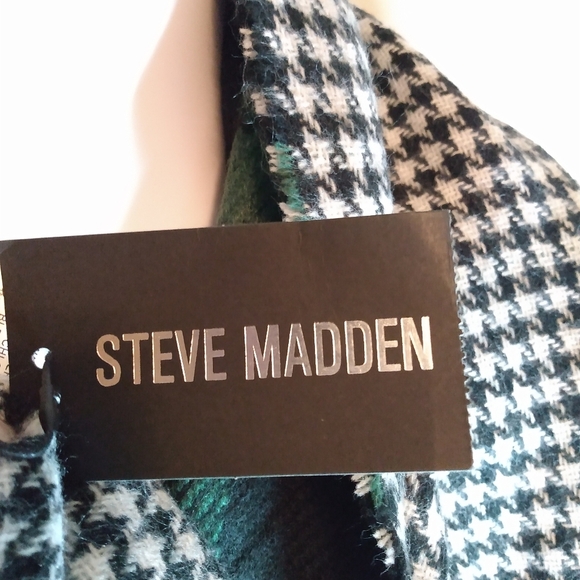 NWT Steve Madden scarf - Picture 4 of 4